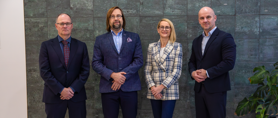 Zdjęcie na zakończenie spotkania Głównego Inspektora Pracy Marcina Staneckiego z przedstawicielami związków zawodowych w sprawie tzw. listy kontrolnej.