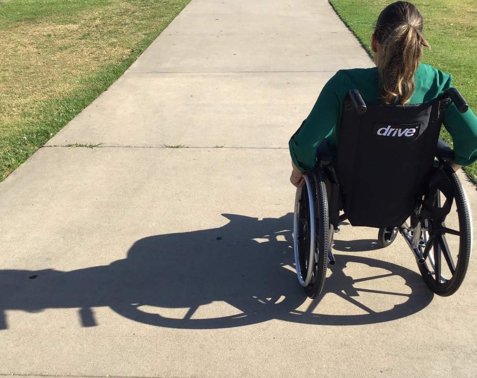 Zdjęcie ilustracyjne: Osoba poruszająca się na wózku inwalidzkim