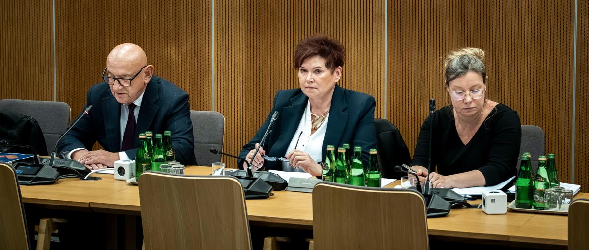Janusz Krasoń Główny Inspektor Pracy,  Urszula Żurawska dyrektor Departamentu Budżetu i Finansów oraz Ewa Wawrzyniak dyrektor Departamentu Organizacyjnego Głównego Inspektoratu Pracy