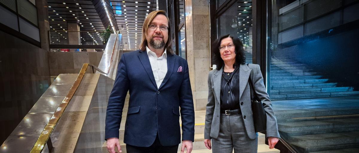 Główny Inspektor Pracy i Halina Tulwin przed posiedzeniem sejmowej Komisji Polityki Społecznej I Rodziny 